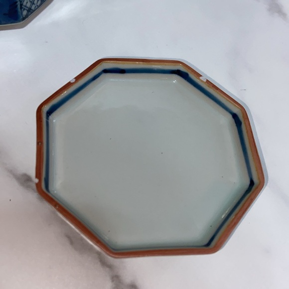 Vintage Chinese Asian Small Teapot And Salt& Pepper Set Red Flowers Roae Floral - Picture 8 of 17